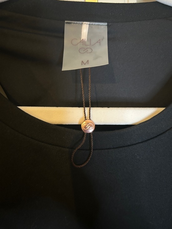 CALIA by Carrie Underwood Black Cropped Long Sleeve Top with Cutout Shoulder - Picture 2 of 3